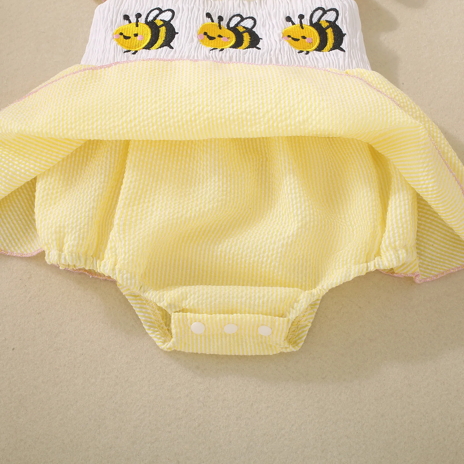 Summer female infant three little bees embroidery yellow Romper sweet and cute - Image 6